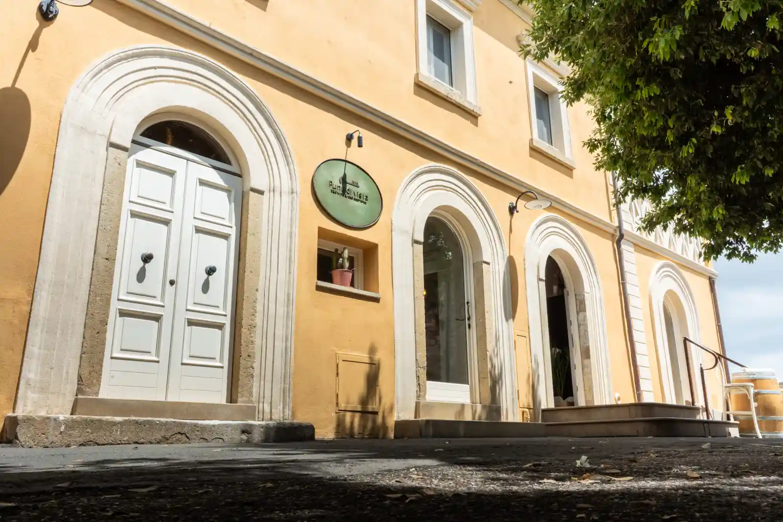Sala comune · pietra etrusca a vista